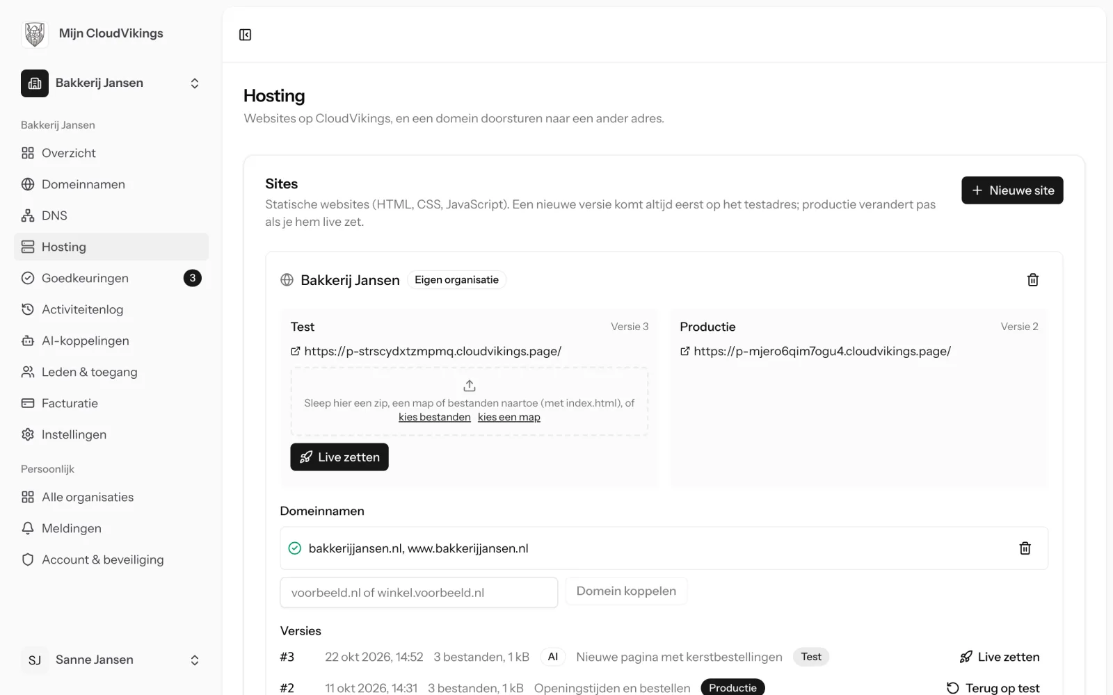 Een website in Mijn CloudVikings met test- en productieomgeving en de lijst met versies